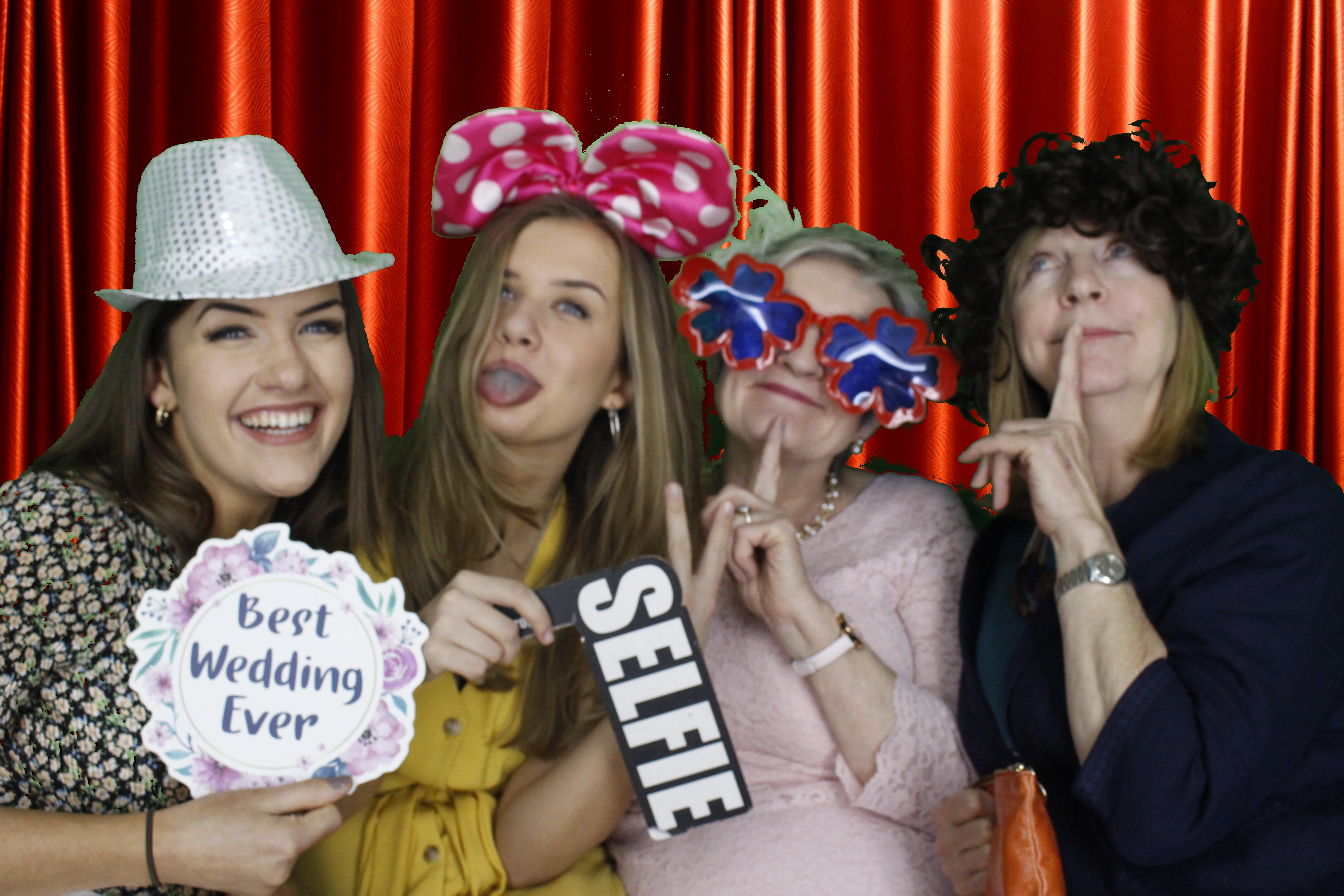 Mr & Mrs Mills | View more photos from the event at gallery.myphotoboothexperience.co.uk/u/MyPhotoBoothExperienceLtd/Mr-Mrs-Mills